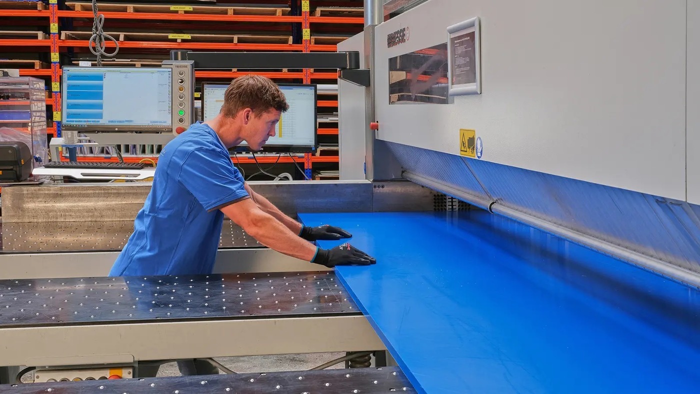Polycarbonaat kunststof plaat op maat gezaagd bij Beep - ook perspex en acrylaat beschikbaar